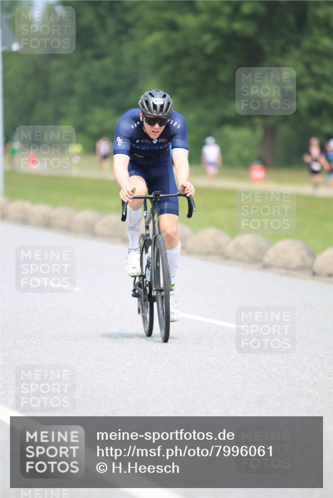 21.06.2025 - 27. Vierlanden-Triathlon H.Heesch http://msf.ph/oto/7996061 15.06.2025 12:19:33 Radfahren 637, 646, 647, 844, 855, 947, 953 meine-sportfotos.de