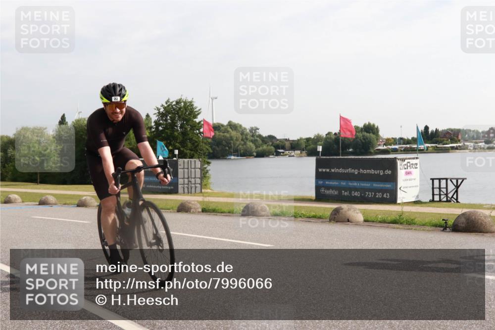 15.06.2025 - 27. Vierlanden-Triathlon H.Heesch http://msf.ph/oto/7996066 15.06.2025 09:23:05 Radfahren 22, 176 meine-sportfotos.de