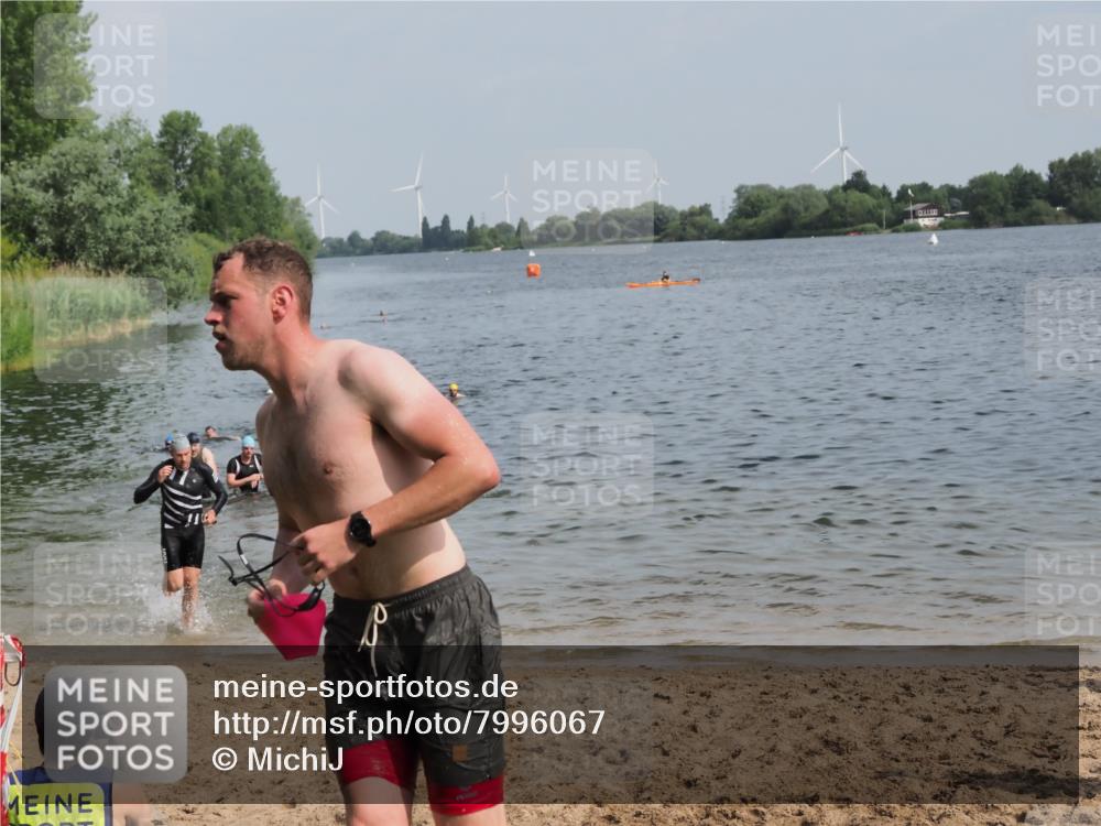 21.06.2025 - 27. Vierlanden-Triathlon MichiJ http://msf.ph/oto/7996067 15.06.2026 09:57:29 Schwimmen 293, 309, 324 meine-sportfotos.de
