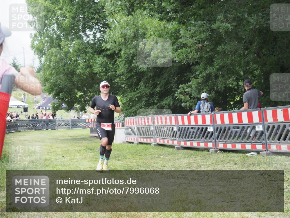 21.06.2025 - 27. Vierlanden-Triathlon KatJ http://msf.ph/oto/7996068 15.06.2025 12:49:01 Ziel 4 meine-sportfotos.de