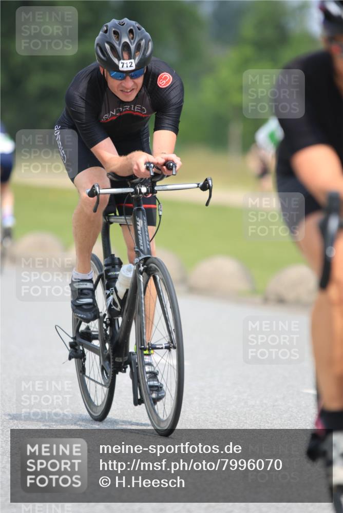 21.06.2025 - 27. Vierlanden-Triathlon H.Heesch http://msf.ph/oto/7996070 15.06.2025 12:06:28 Radfahren 712, 930, 941 meine-sportfotos.de