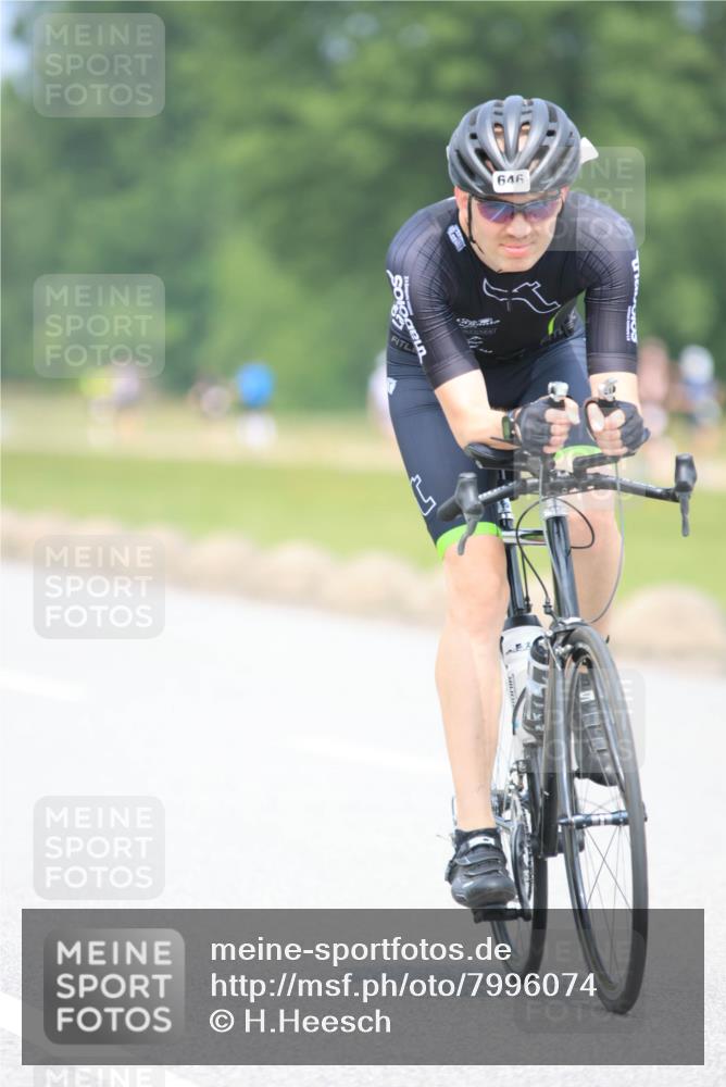 21.06.2025 - 27. Vierlanden-Triathlon H.Heesch http://msf.ph/oto/7996074 15.06.2025 12:19:34 Radfahren 637, 646, 647, 844, 855, 947, 953 meine-sportfotos.de
