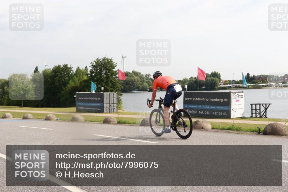 15.06.2025 - 27. Vierlanden-Triathlon H.Heesch http://msf.ph/oto/7996075 15.06.2025 09:23:08 Radfahren 22, 129, 176 meine-sportfotos.de