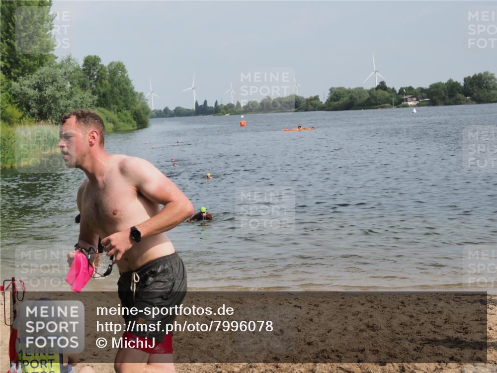 21.06.2025 - 27. Vierlanden-Triathlon MichiJ http://msf.ph/oto/7996078 15.06.2026 09:57:30 Schwimmen 293, 298, 309, 324 meine-sportfotos.de