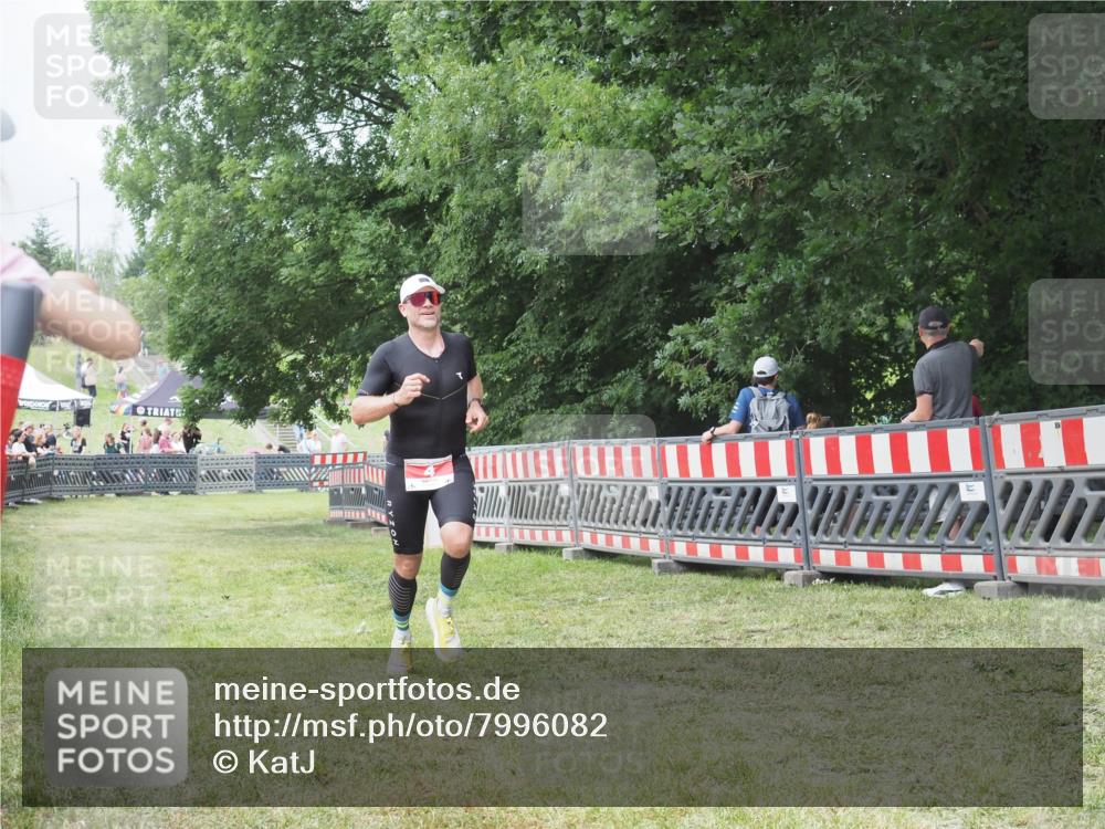 21.06.2025 - 27. Vierlanden-Triathlon KatJ http://msf.ph/oto/7996082 15.06.2025 12:49:01 Ziel 4 meine-sportfotos.de
