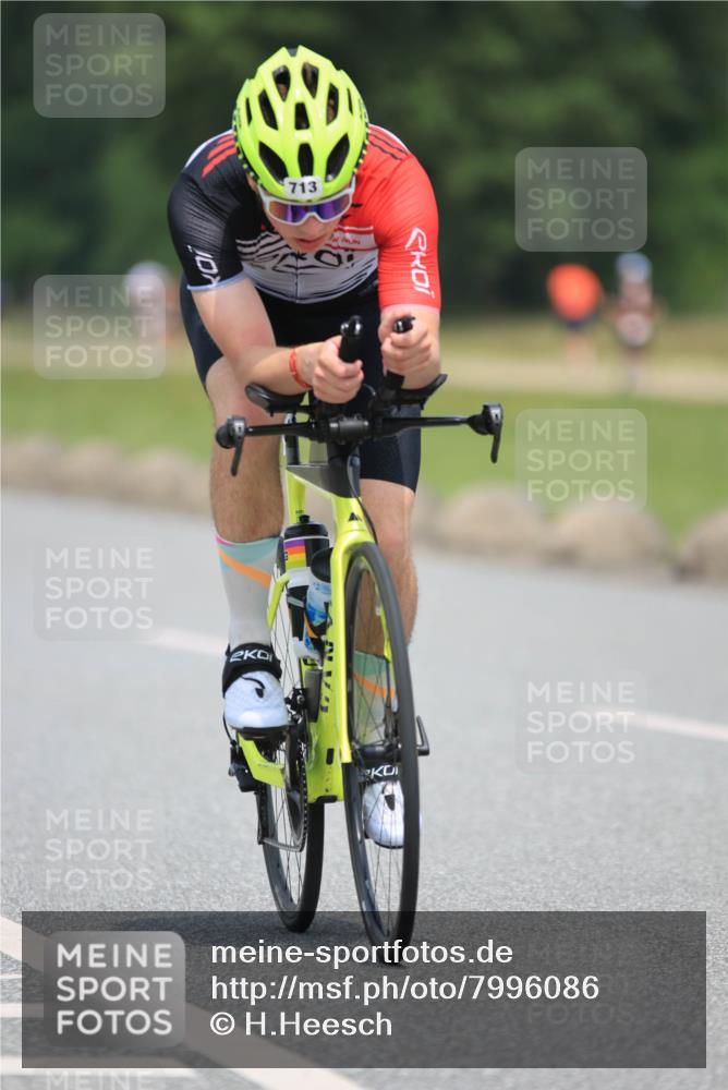 21.06.2025 - 27. Vierlanden-Triathlon H.Heesch http://msf.ph/oto/7996086 15.06.2025 12:06:42 Radfahren 713, 852 meine-sportfotos.de