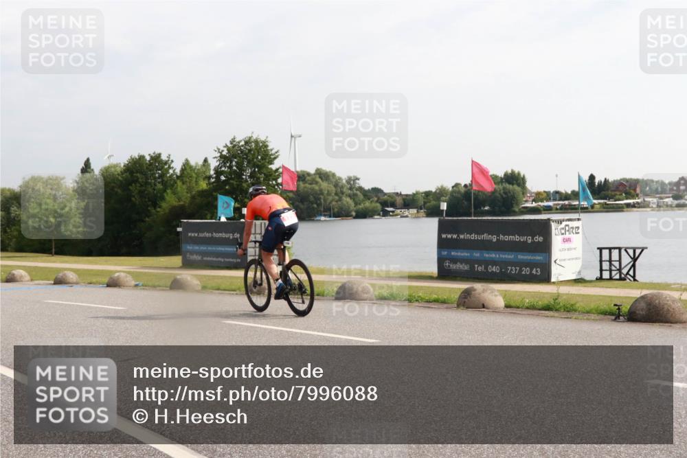 15.06.2025 - 27. Vierlanden-Triathlon H.Heesch http://msf.ph/oto/7996088 15.06.2025 09:23:08 Radfahren 22, 129, 176 meine-sportfotos.de