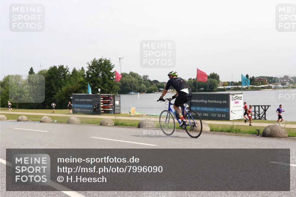 15.06.2025 - 27. Vierlanden-Triathlon H.Heesch http://msf.ph/oto/7996090 15.06.2025 11:29:20 Radfahren 638, 815, 901 meine-sportfotos.de
