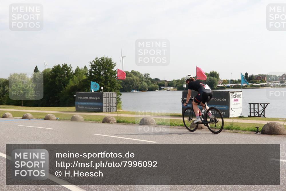 15.06.2025 - 27. Vierlanden-Triathlon H.Heesch http://msf.ph/oto/7996092 15.06.2025 09:23:24 Radfahren 201 meine-sportfotos.de