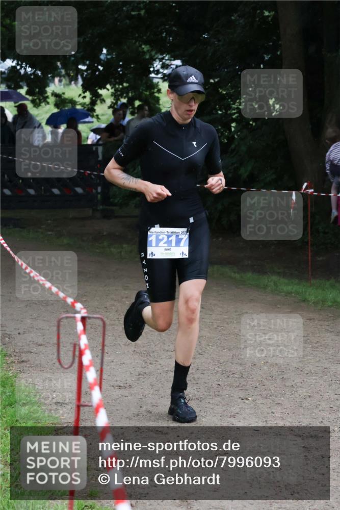 21.06.2025 - 27. Vierlanden-Triathlon Lena Gebhardt http://msf.ph/oto/7996093 15.06.2025 13:52:42 Laufen 0, 202, 1217, 14 meine-sportfotos.de