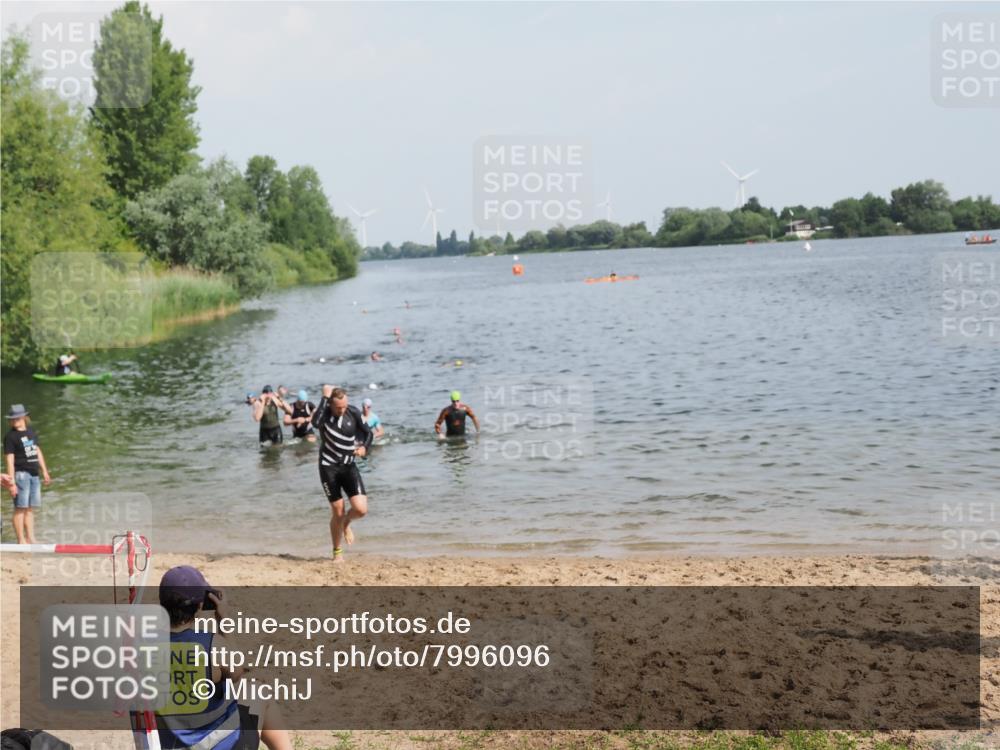 21.06.2025 - 27. Vierlanden-Triathlon MichiJ http://msf.ph/oto/7996096 15.06.2026 09:57:30 Schwimmen 293, 298, 309, 324 meine-sportfotos.de