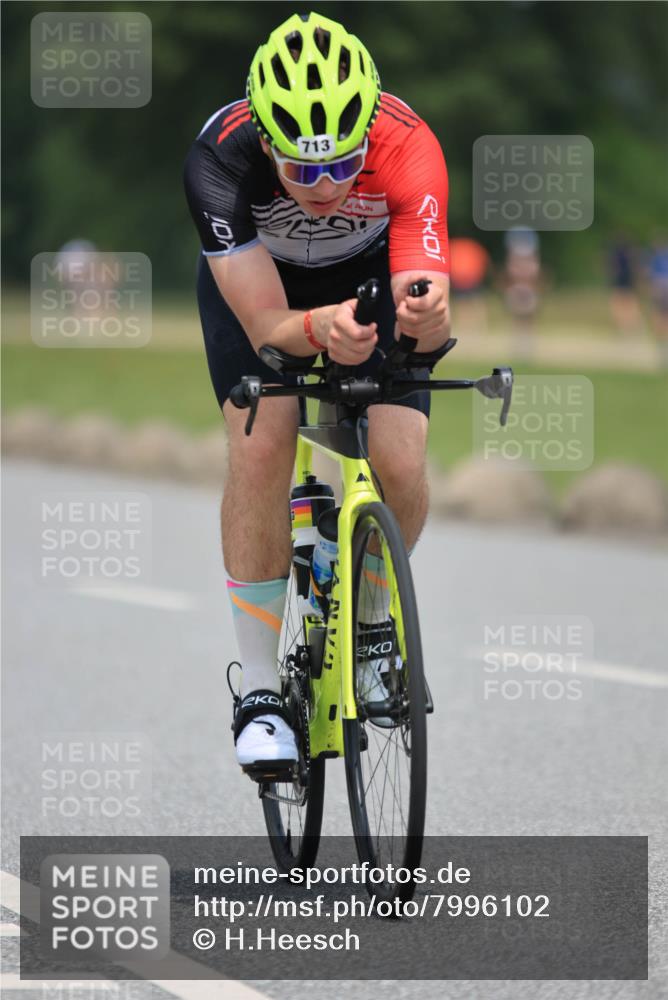21.06.2025 - 27. Vierlanden-Triathlon H.Heesch http://msf.ph/oto/7996102 15.06.2025 12:06:42 Radfahren 713, 852 meine-sportfotos.de