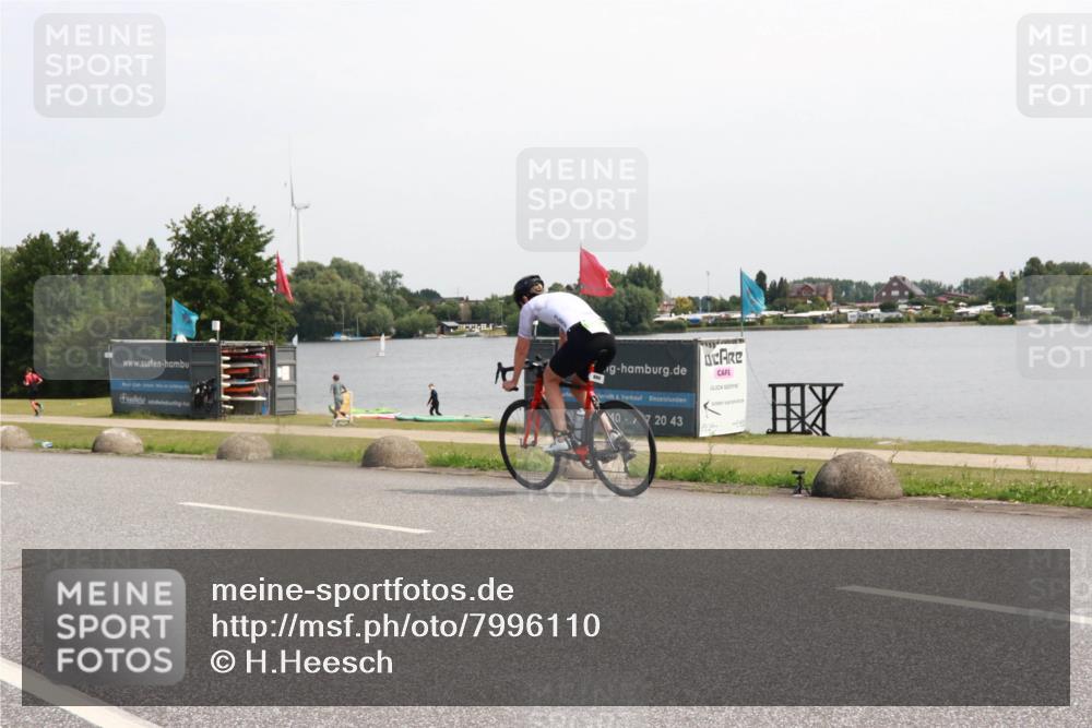 15.06.2025 - 27. Vierlanden-Triathlon H.Heesch http://msf.ph/oto/7996110 15.06.2025 11:29:30 Radfahren 880 meine-sportfotos.de