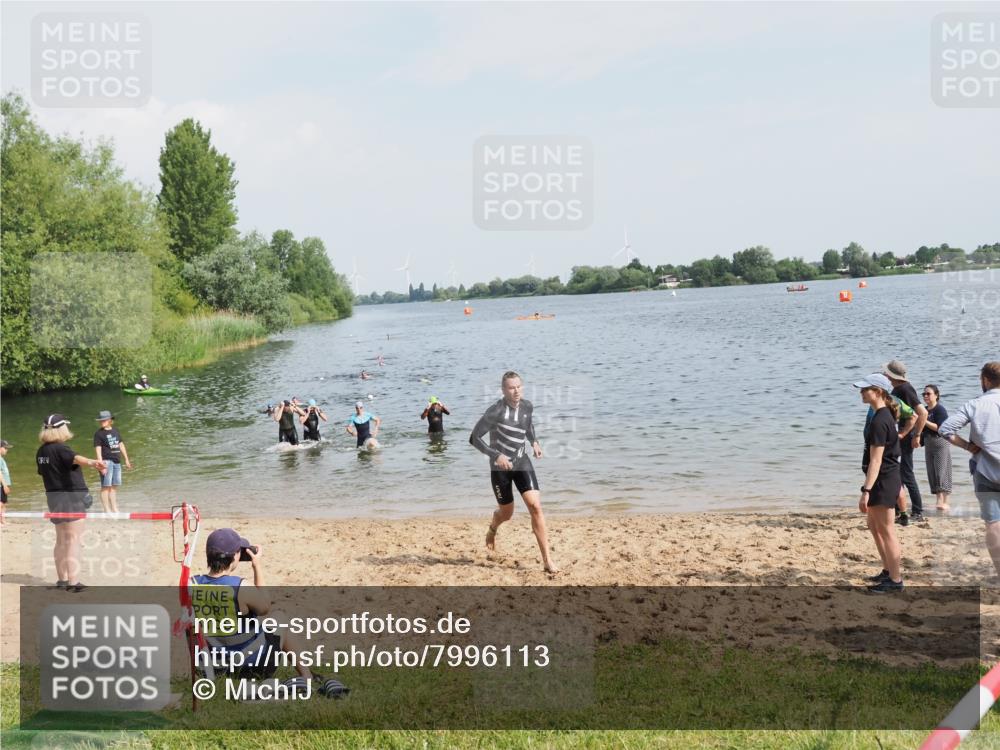 21.06.2025 - 27. Vierlanden-Triathlon MichiJ http://msf.ph/oto/7996113 15.06.2026 09:57:32 Schwimmen 287, 298, 309, 324, 340 meine-sportfotos.de