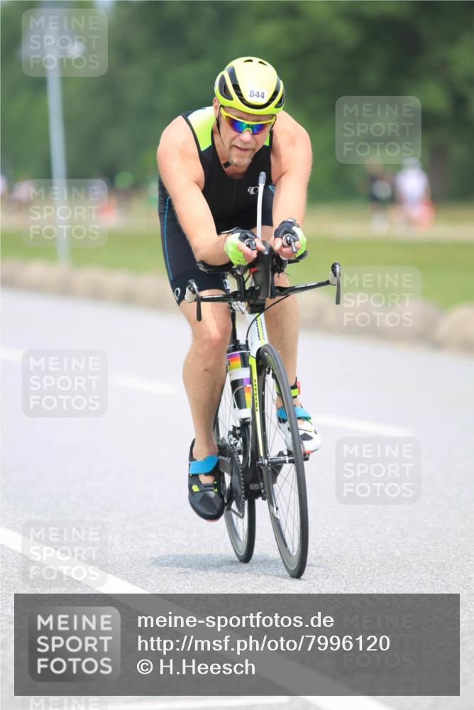 21.06.2025 - 27. Vierlanden-Triathlon H.Heesch http://msf.ph/oto/7996120 15.06.2025 12:19:39 Radfahren 646, 647, 678, 844, 855, 953 meine-sportfotos.de