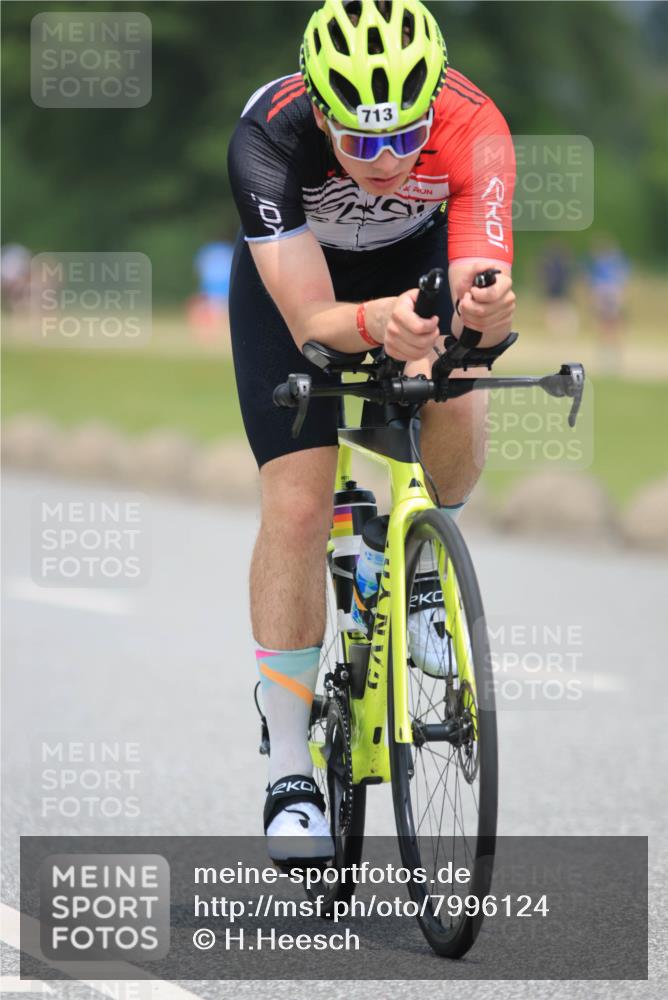 21.06.2025 - 27. Vierlanden-Triathlon H.Heesch http://msf.ph/oto/7996124 15.06.2025 12:06:42 Radfahren 713, 852 meine-sportfotos.de