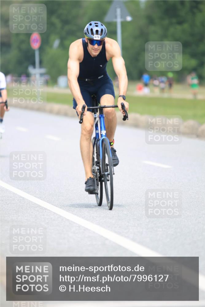 21.06.2025 - 27. Vierlanden-Triathlon H.Heesch http://msf.ph/oto/7996127 15.06.2025 12:19:44 Radfahren 678, 743, 844, 903 meine-sportfotos.de