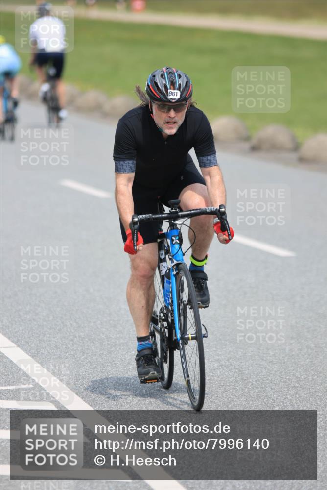 21.06.2025 - 27. Vierlanden-Triathlon H.Heesch http://msf.ph/oto/7996140 15.06.2025 12:07:08 Radfahren 749, 942, 961 meine-sportfotos.de