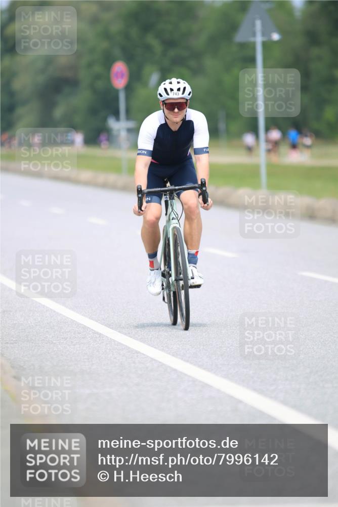 21.06.2025 - 27. Vierlanden-Triathlon H.Heesch http://msf.ph/oto/7996142 15.06.2025 12:19:46 Radfahren 678, 743, 903 meine-sportfotos.de