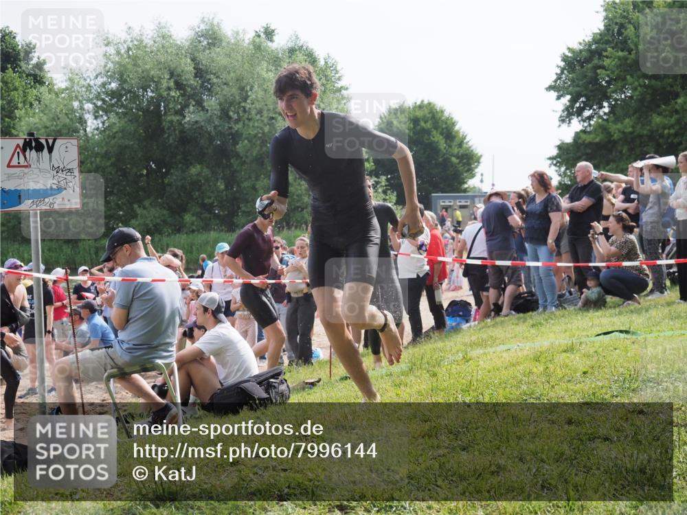 15.06.2025 - 27. Vierlanden-Triathlon KatJ http://msf.ph/oto/7996144 15.06.2025 09:55:26 Schwimmen 306, 316, 327, 335, 348, 353 meine-sportfotos.de