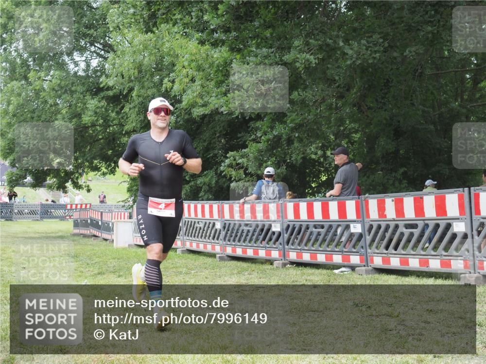 21.06.2025 - 27. Vierlanden-Triathlon KatJ http://msf.ph/oto/7996149 15.06.2025 12:49:02 Ziel 4 meine-sportfotos.de