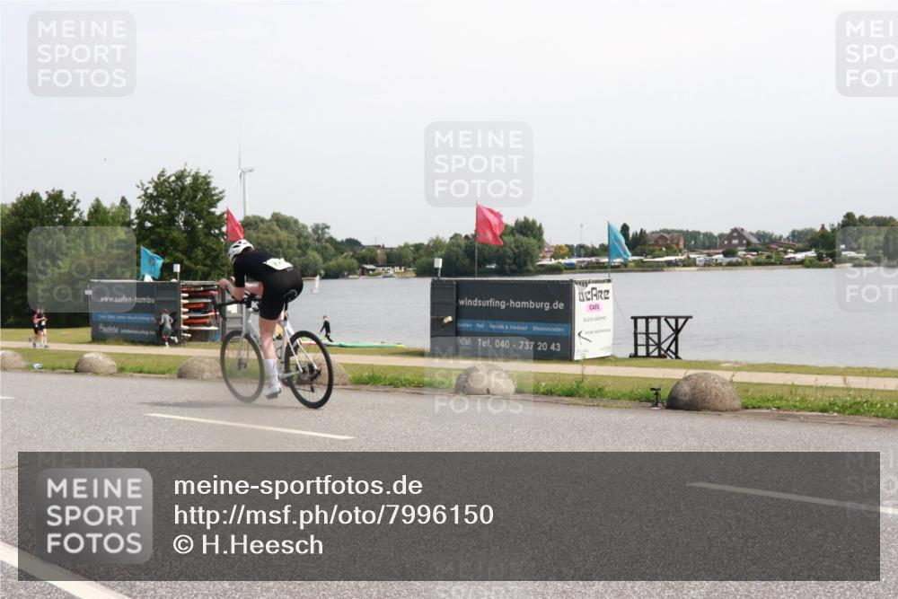 15.06.2025 - 27. Vierlanden-Triathlon H.Heesch http://msf.ph/oto/7996150 15.06.2025 11:29:31 Radfahren 878, 880 meine-sportfotos.de