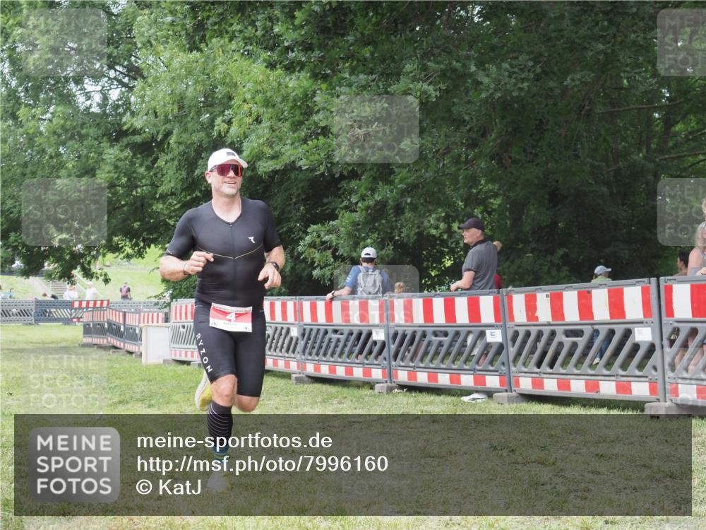 21.06.2025 - 27. Vierlanden-Triathlon KatJ http://msf.ph/oto/7996160 15.06.2025 12:49:02 Ziel 4 meine-sportfotos.de