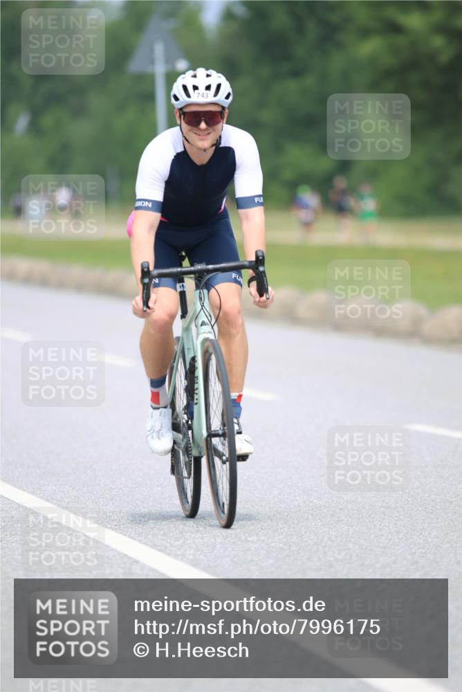21.06.2025 - 27. Vierlanden-Triathlon H.Heesch http://msf.ph/oto/7996175 15.06.2025 12:19:47 Radfahren 678, 743, 903 meine-sportfotos.de