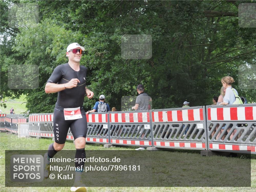 21.06.2025 - 27. Vierlanden-Triathlon KatJ http://msf.ph/oto/7996181 15.06.2025 12:49:02 Ziel 4 meine-sportfotos.de