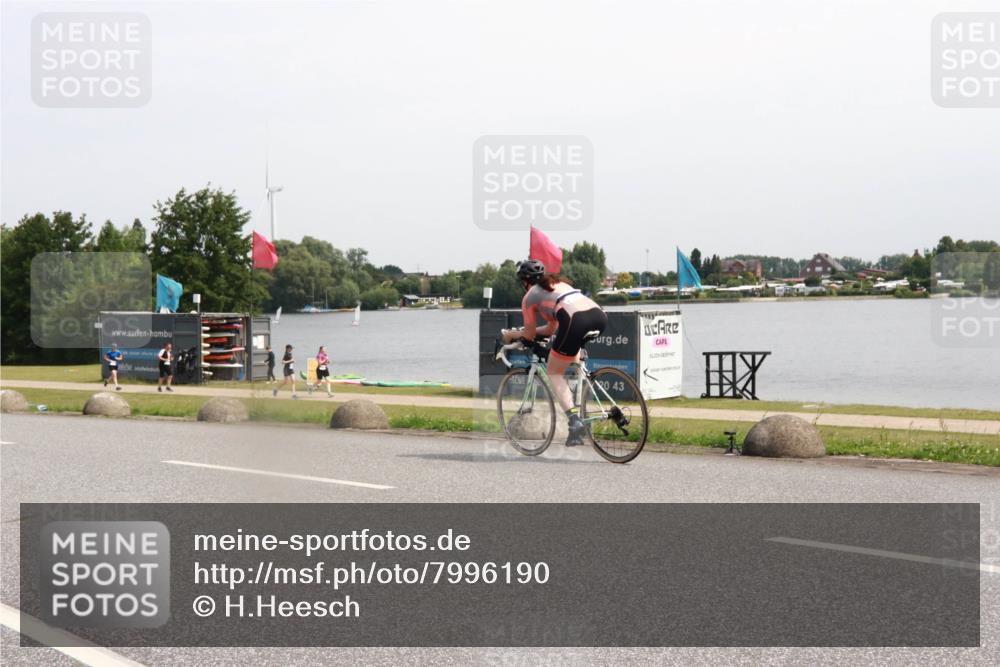 15.06.2025 - 27. Vierlanden-Triathlon H.Heesch http://msf.ph/oto/7996190 15.06.2025 11:29:36 Radfahren 218, 695, 878, 880 meine-sportfotos.de