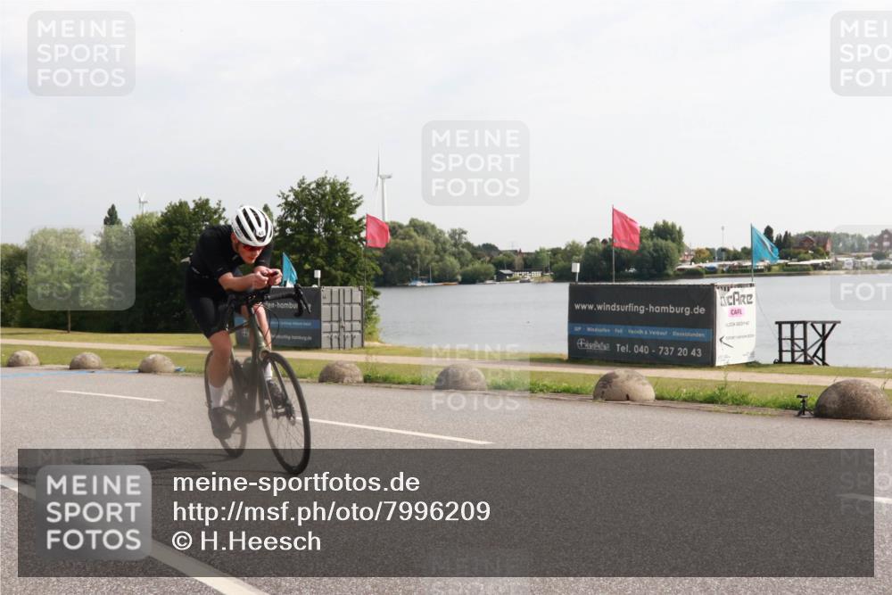 15.06.2025 - 27. Vierlanden-Triathlon H.Heesch http://msf.ph/oto/7996209 15.06.2025 09:24:43 Radfahren 65, 153, 160 meine-sportfotos.de