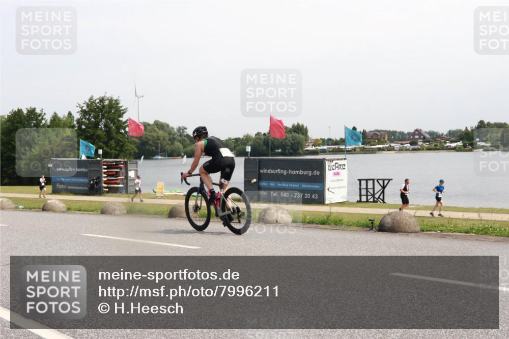 15.06.2025 - 27. Vierlanden-Triathlon H.Heesch http://msf.ph/oto/7996211 15.06.2025 11:29:46 Radfahren 879 meine-sportfotos.de