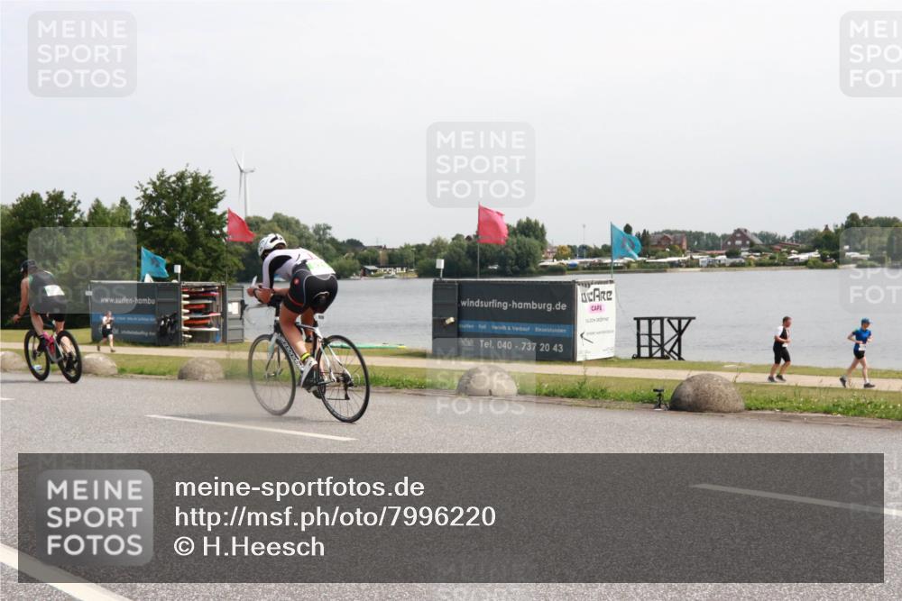 15.06.2025 - 27. Vierlanden-Triathlon H.Heesch http://msf.ph/oto/7996220 15.06.2025 11:29:46 Radfahren 879 meine-sportfotos.de