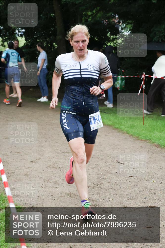 21.06.2025 - 27. Vierlanden-Triathlon Lena Gebhardt http://msf.ph/oto/7996235 15.06.2025 13:52:57 Laufen 9 meine-sportfotos.de