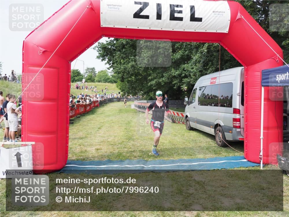 21.06.2025 - 27. Vierlanden-Triathlon MichiJ http://msf.ph/oto/7996240 15.06.2026 11:19:49 Ziel 458 meine-sportfotos.de