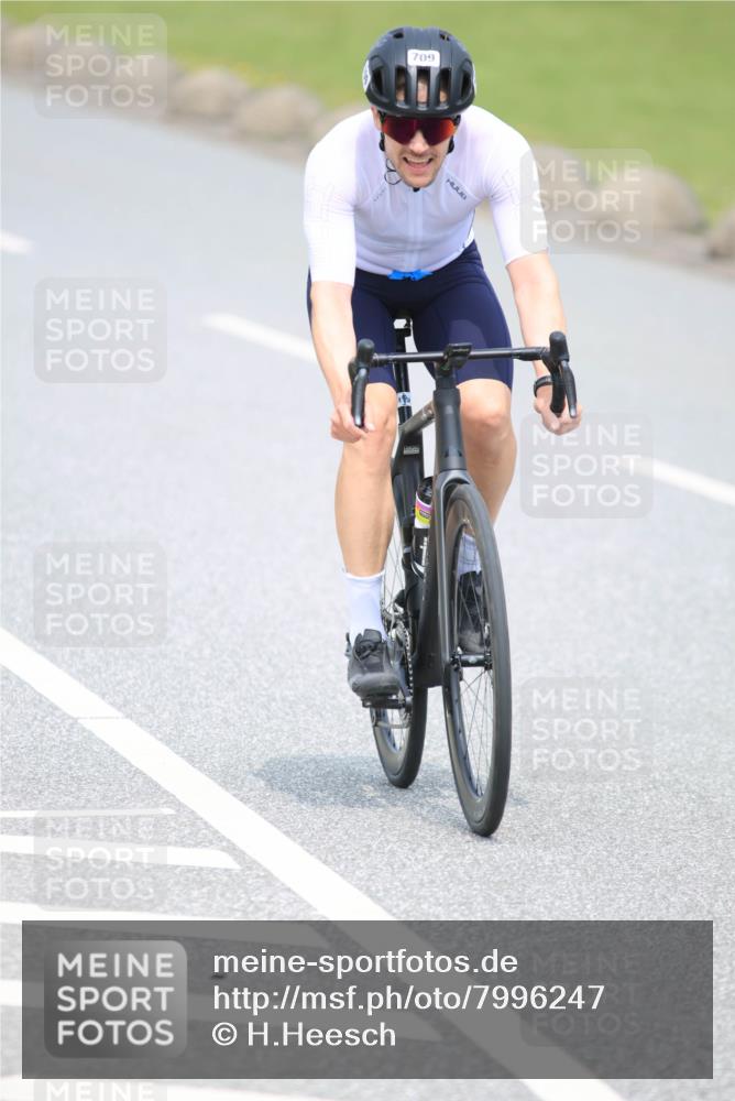21.06.2025 - 27. Vierlanden-Triathlon H.Heesch http://msf.ph/oto/7996247 15.06.2025 12:20:11 Radfahren 709, 820, 922 meine-sportfotos.de