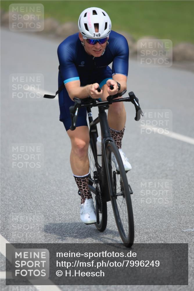 21.06.2025 - 27. Vierlanden-Triathlon H.Heesch http://msf.ph/oto/7996249 15.06.2025 12:07:16 Radfahren 662, 749, 867, 869 meine-sportfotos.de