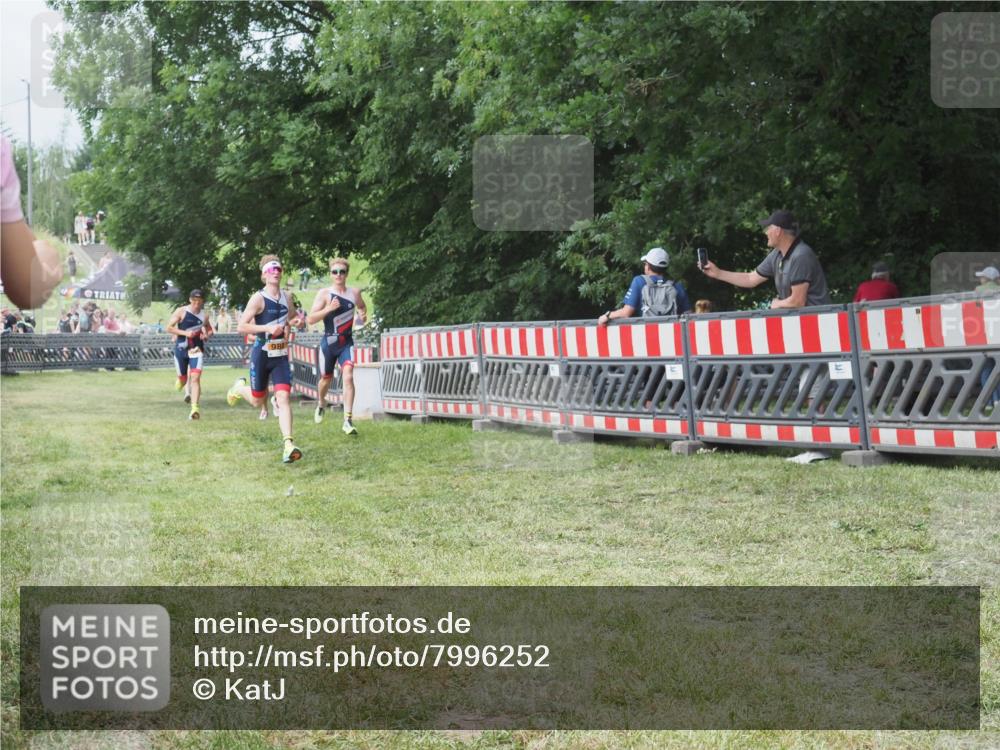 21.06.2025 - 27. Vierlanden-Triathlon KatJ http://msf.ph/oto/7996252 15.06.2025 12:49:13 Ziel 764, 984, 986, 987, 988 meine-sportfotos.de