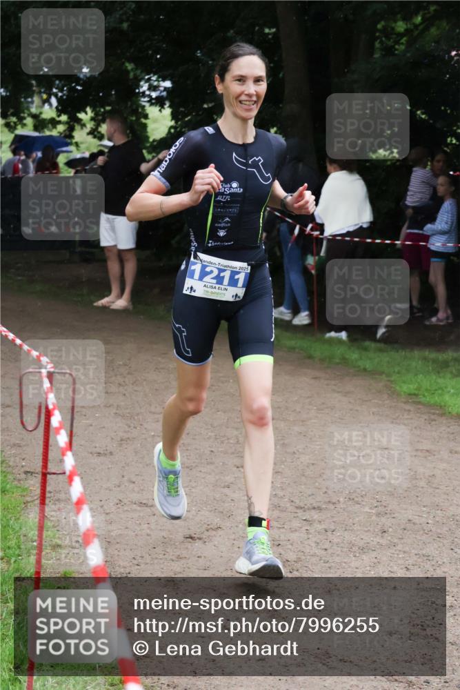 21.06.2025 - 27. Vierlanden-Triathlon Lena Gebhardt http://msf.ph/oto/7996255 15.06.2025 13:52:59 Laufen 2025, 1211 meine-sportfotos.de
