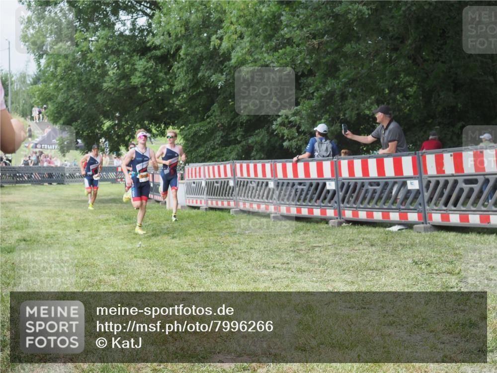 21.06.2025 - 27. Vierlanden-Triathlon KatJ http://msf.ph/oto/7996266 15.06.2025 12:49:13 Ziel 764, 984, 986, 987, 988 meine-sportfotos.de