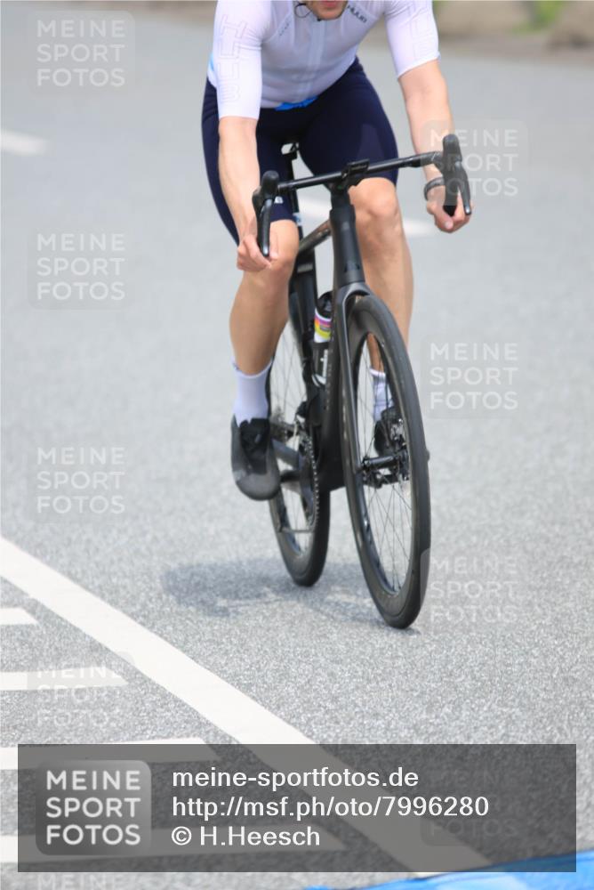 21.06.2025 - 27. Vierlanden-Triathlon H.Heesch http://msf.ph/oto/7996280 15.06.2025 12:20:11 Radfahren 709, 820, 922 meine-sportfotos.de