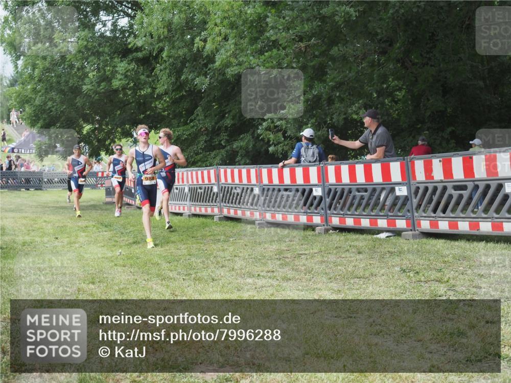 21.06.2025 - 27. Vierlanden-Triathlon KatJ http://msf.ph/oto/7996288 15.06.2025 12:49:13 Ziel 764, 984, 986, 987, 988 meine-sportfotos.de