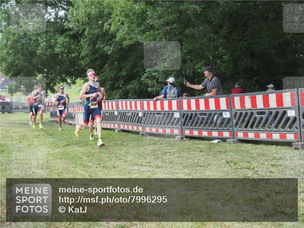 21.06.2025 - 27. Vierlanden-Triathlon KatJ http://msf.ph/oto/7996295 15.06.2025 12:49:14 Ziel 764, 984, 986, 987, 988 meine-sportfotos.de