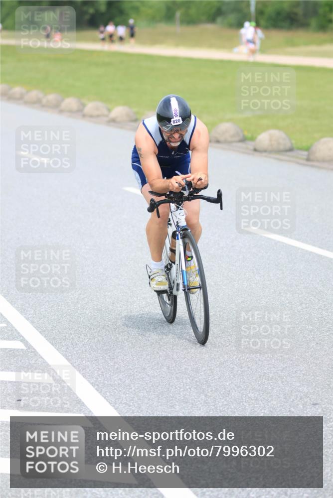 21.06.2025 - 27. Vierlanden-Triathlon H.Heesch http://msf.ph/oto/7996302 15.06.2025 12:20:19 Radfahren 751, 820 meine-sportfotos.de