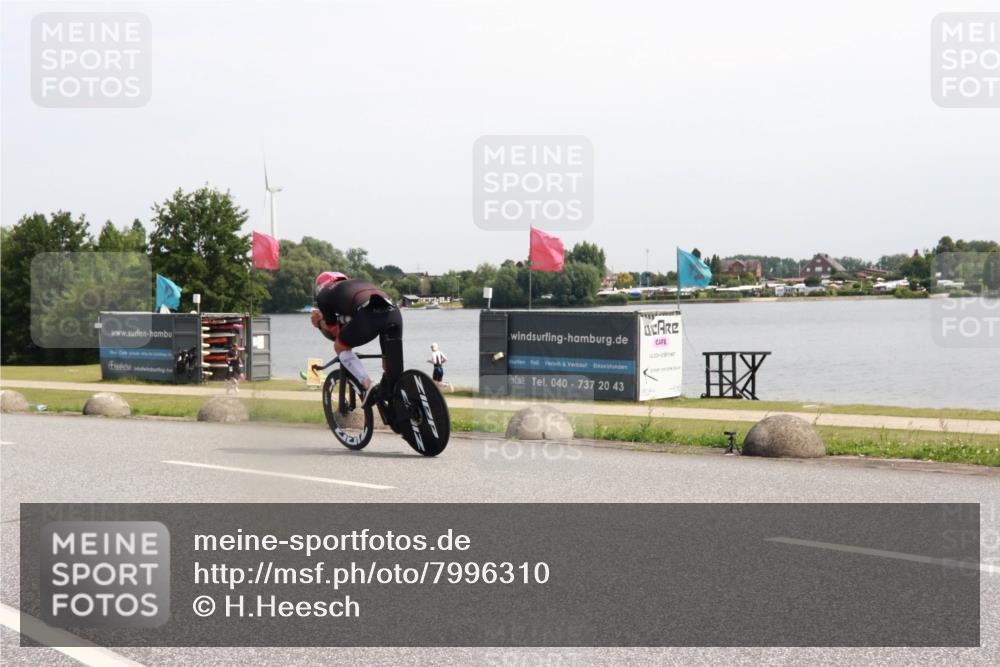 15.06.2025 - 27. Vierlanden-Triathlon H.Heesch http://msf.ph/oto/7996310 15.06.2025 11:30:08 Radfahren 676, 726, 890 meine-sportfotos.de