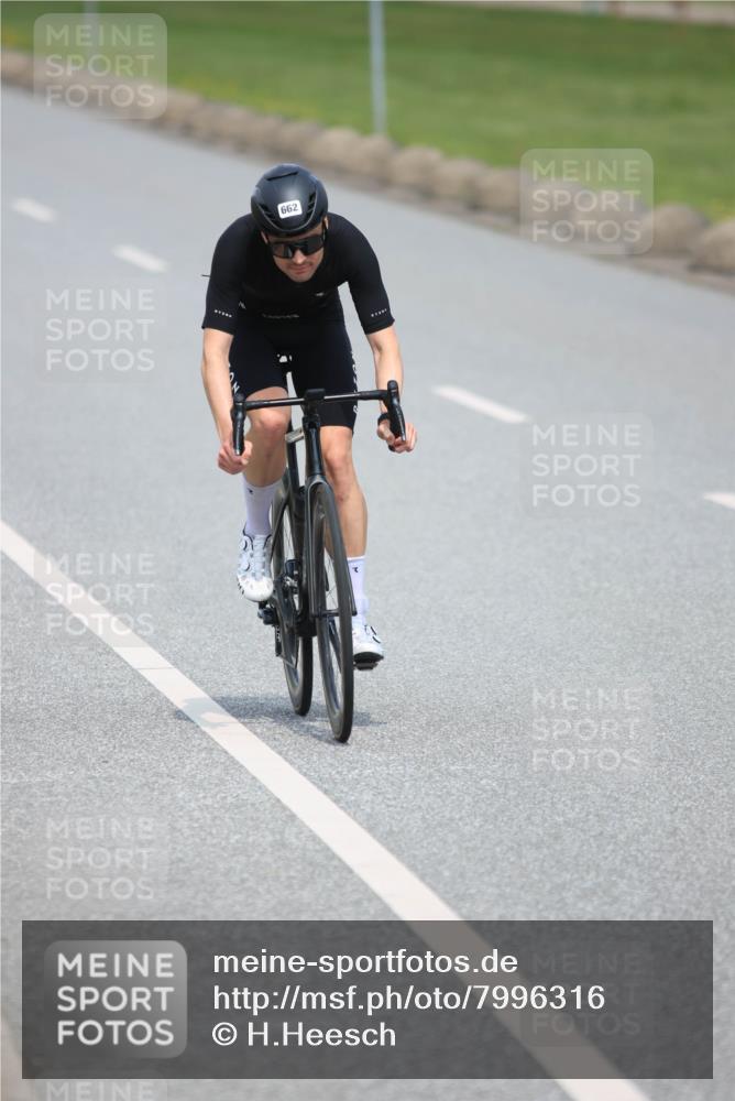 21.06.2025 - 27. Vierlanden-Triathlon H.Heesch http://msf.ph/oto/7996316 15.06.2025 12:07:21 Radfahren 228, 662, 732, 867, 869, 909, 1000, 1001, 1002, 1003 meine-sportfotos.de