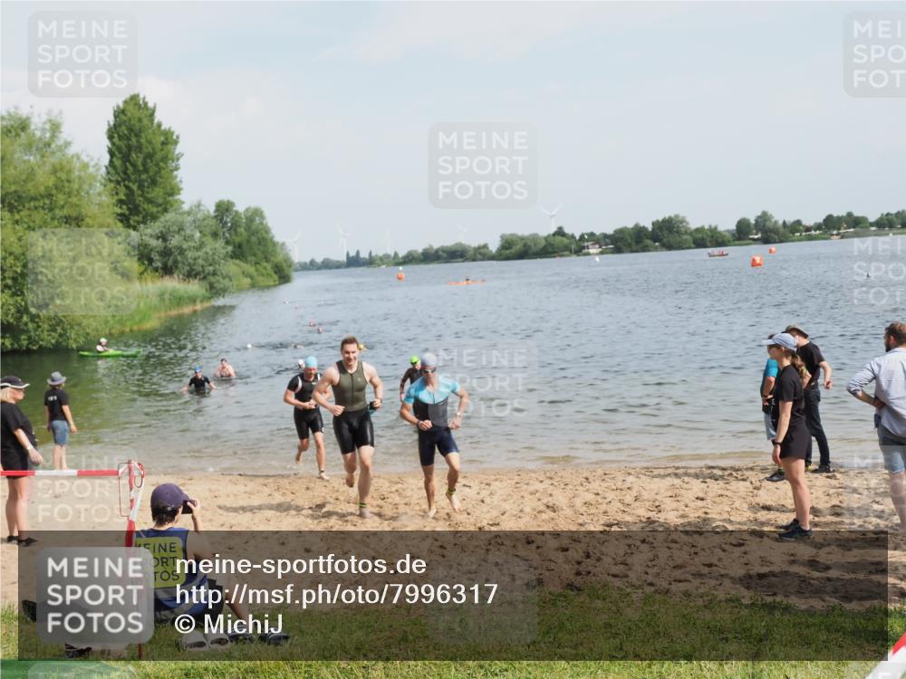 21.06.2025 - 27. Vierlanden-Triathlon MichiJ http://msf.ph/oto/7996317 15.06.2026 09:57:38 Schwimmen 287, 298, 309, 340 meine-sportfotos.de