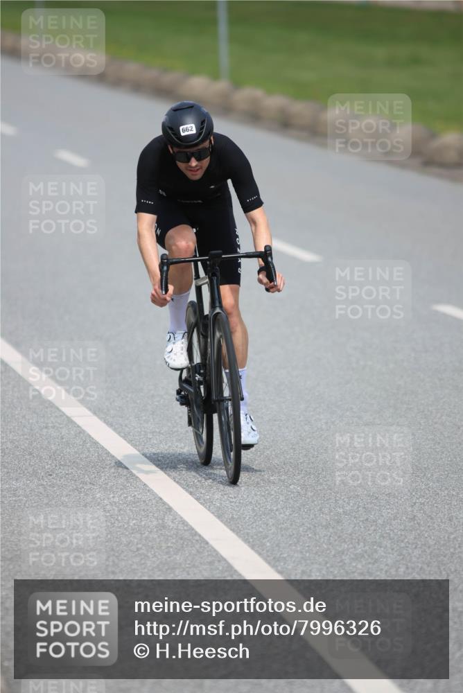 21.06.2025 - 27. Vierlanden-Triathlon H.Heesch http://msf.ph/oto/7996326 15.06.2025 12:07:21 Radfahren 228, 662, 732, 867, 869, 909, 1000, 1001, 1002, 1003 meine-sportfotos.de
