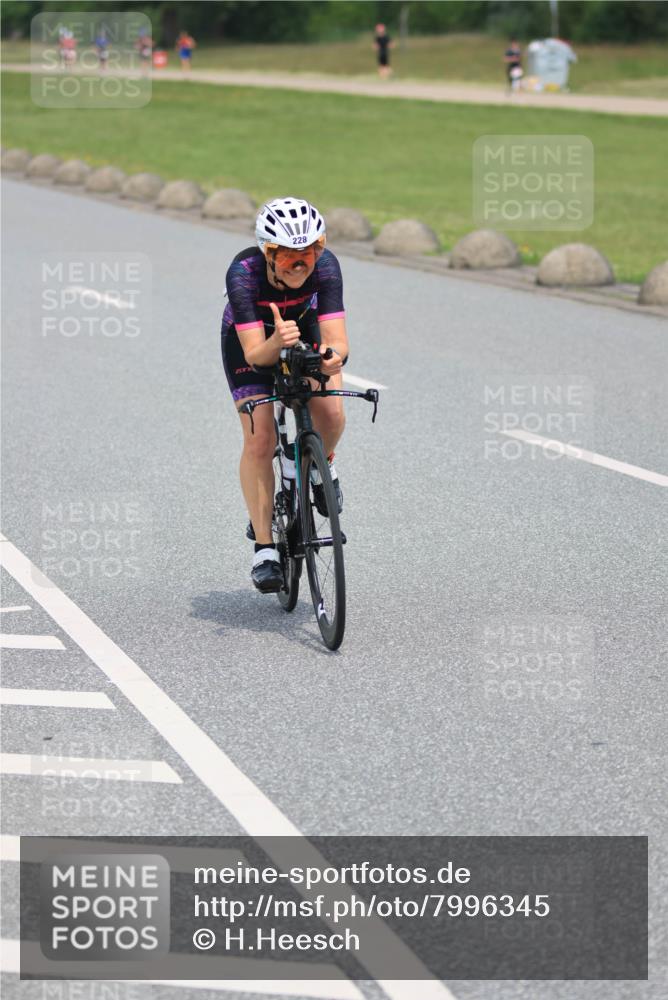 21.06.2025 - 27. Vierlanden-Triathlon H.Heesch http://msf.ph/oto/7996345 15.06.2025 12:07:27 Radfahren 228, 732, 909, 1000, 1001, 1002, 1003 meine-sportfotos.de
