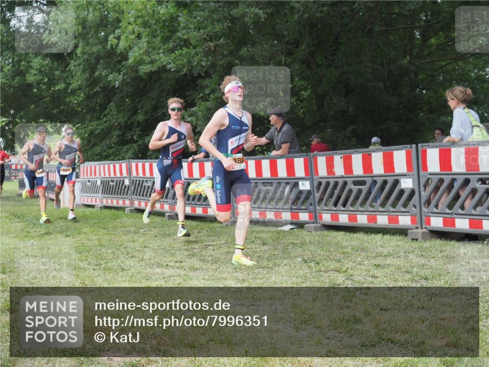21.06.2025 - 27. Vierlanden-Triathlon KatJ http://msf.ph/oto/7996351 15.06.2025 12:49:14 Ziel 764, 984, 986, 987, 988 meine-sportfotos.de